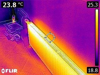 De radiatoren in de woning die werden verwarmd hadden een temperatuur van circa