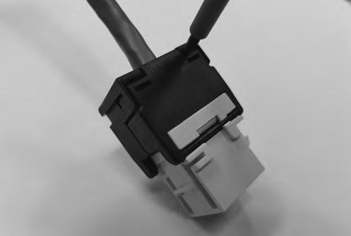Stap-4 Positioneer de connectorkap ten aanzien van de IDC messen en druk
