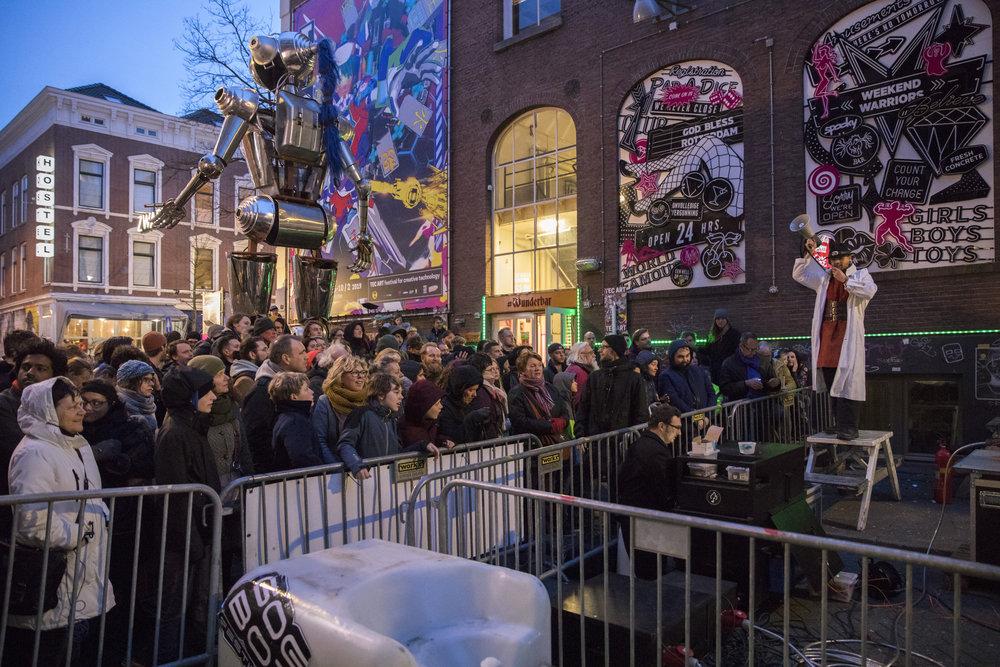 Fotografie hub op Zuid De Kop van Zuid stond deze editie opnieuw geheel in het teken van fotografie met onder andere het gratis festival Rotterdam Photo op Katendrecht en een divers programma op de