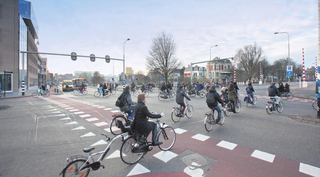 Donderdag 30 oktober 2014, Cobouw 188 infra 19 Afwegingsmodel voor kruispunten Anka van Voorthuijsen Een herkenbare weg is een veilige weg voor de weggebruiker.