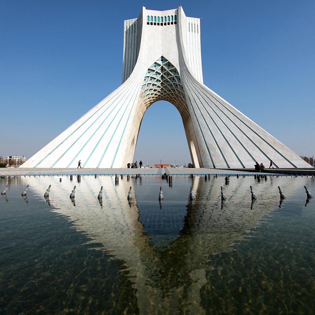 Dag 2: 5 maart 2020 Teheran Onze ontdekking van Teheran begint bij het Golestan paleis, het paleis van de bloemen.