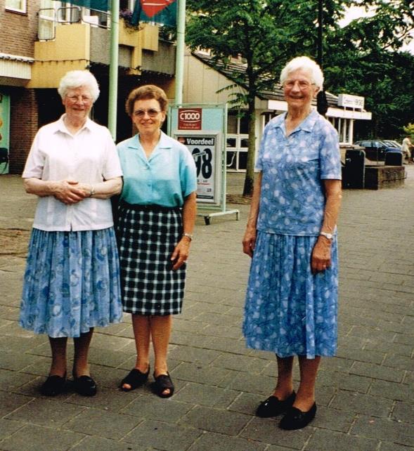 Zuster Cornelia de Voogd (Toos) is op 2 januari 2018 in Saint-Brieuc (Frankrijk) overleden Zuster Cornelia werd op 26 september 2019 in Bergeijk geboren als elfde in een gezin van veertien kinderen.