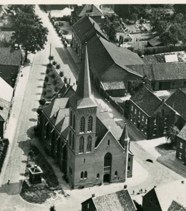Geschiedenis van de parochie St. Jan Evangelist - deel 28 In het voorjaar van 1926 waren de bouw en de inrichting van het klooster en de school voltooid.