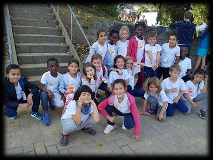 De Veldloop Op 4 oktober was er de veldloop. De hele lagere school van De Bloeiende Kerselaar heeft hier aan deel genomen. Wij zijn jammer genoeg niet gewonnen.