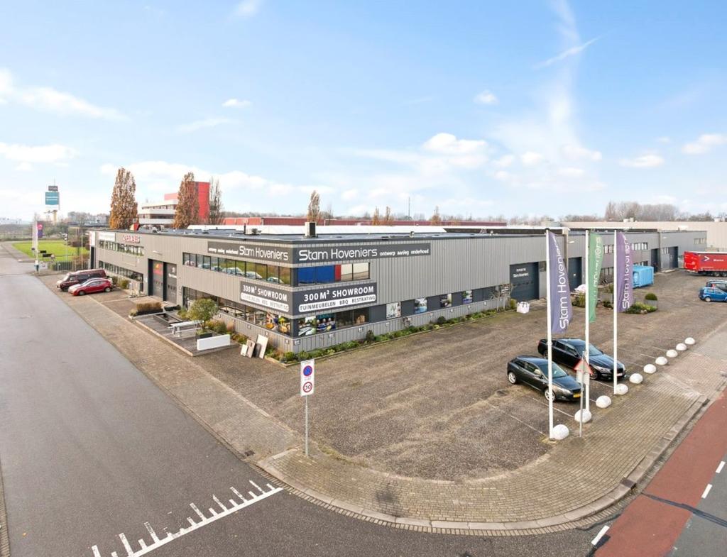 Vierlinghstraat & Calandstraat te Dordrecht In units vanaf ca. 567m² bedrijfsruimte i.c.m. ca. 162m² kantoorruimte.