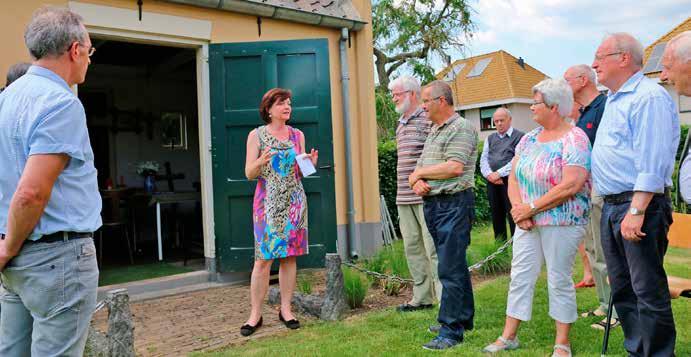 donderdag 9 juni pagina 4 Bescheiden museum begraafcultuur Plaatselijke geschiedenis levend houden Wethouder Ellen Prent opent het zogeheten dodenhuisje, dat vrijwilligers van de Historische Kring