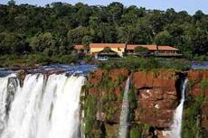 De vlucht vertrekt om 10u15 om aan te komen te Foz de Iguacu om 12u30. Transfer naar het hotel om de bagage af te zetten, ons hotel is gelegen aan de Braziliaanse kant van het park.