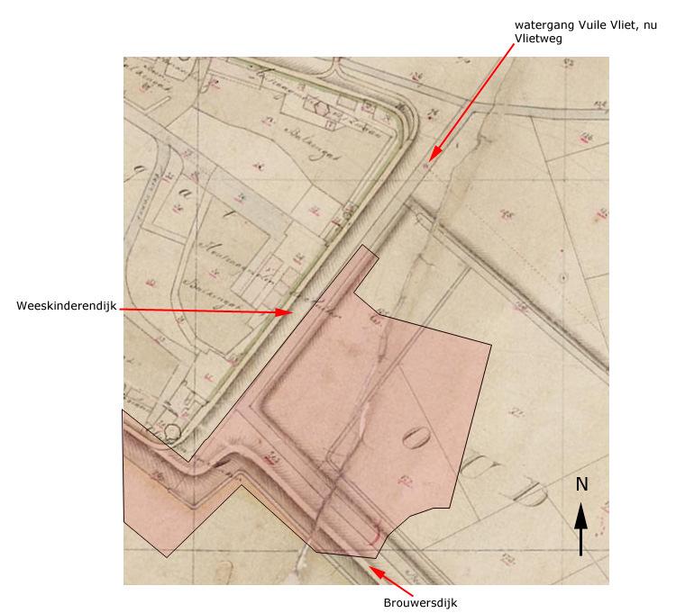 Afb. 7. Het onderzoeksgebied weergegeven op de kadastrale minuut van 1832. Hierop is te zien dat onder de huidige Vlietweg de 17e-eeuwse watergang de Vuile Vliet aanwezig is.