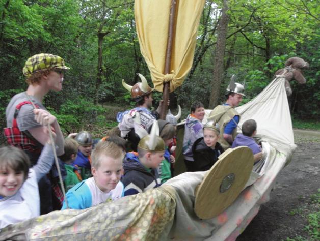 Jongens welpen Met noormannen naar de noordpool! De maand april stond bij de welpen vooral in het teken van een aantal echte ouderwetse Scouting-spellen.