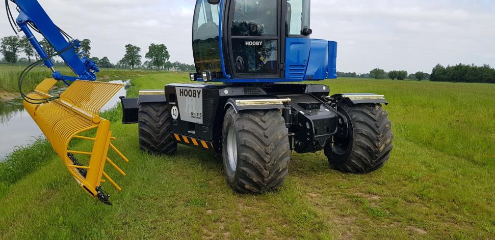 Aanhangwagen trekken Als optie kan er een trekhaak geleverd worden met hydraulische functies voor kiepen.