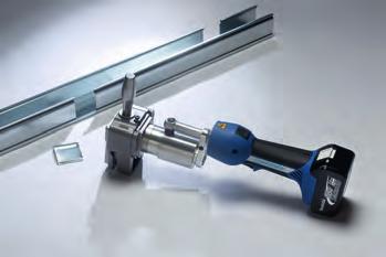 Industrial and PIK-Trunking Hydraulically and manually operated drives Hydraulische en manueel aangedreven gereedschappen Precise cutting to length, making lateral cutouts and holes Precies op maat