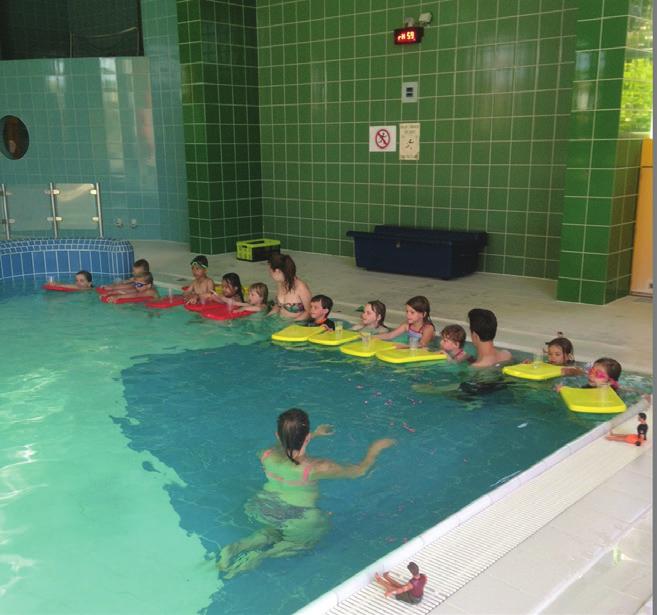 Waterratjes Kan je nog niet zo goed zwemmen of voel je je nog wat onzeker in het water? Spring met ons in het zwembad en probeer samen met een professionele zwemleraar de leukste zwemtrucjes uit.