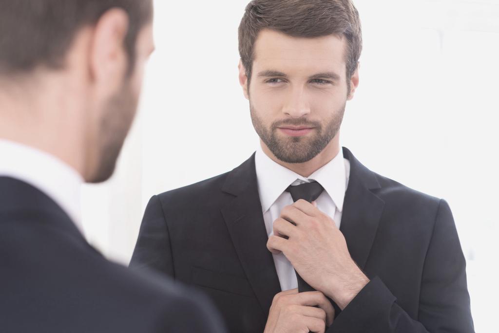 Kijk eerst in de spiegel Zit m'n haar goed? Ben ik glad geschoren? Is m'n baard verzorgd? Zijn m'n schoenen gepoetst? Passen mijn schoenen bij mijn ceintuur? Past mijn shirt en das bij m'n pak?