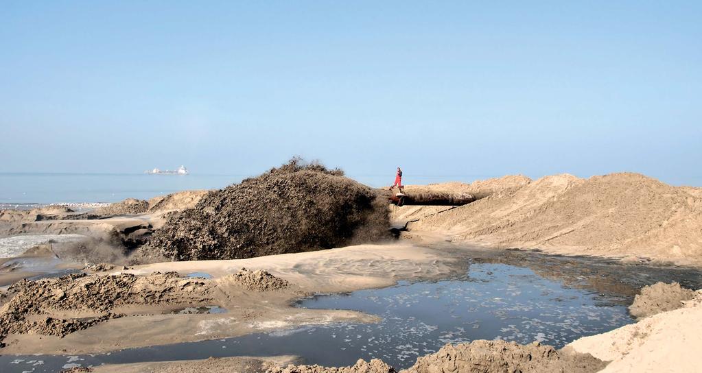 BUILDING WITH NATURE BOUWEN MET DE NATUUR The struggle against water is as old as the Netherlands itself. The Dutch are hydraulic engineers. Our expertise is used all over the world.