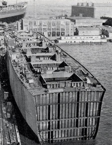 Het nieuwe 112 meter lange middengedeelte voor de Phaeton stond op 4 februari 1960 geheel gereed op helling nr. 2 en werd op die dag te water gelaten.