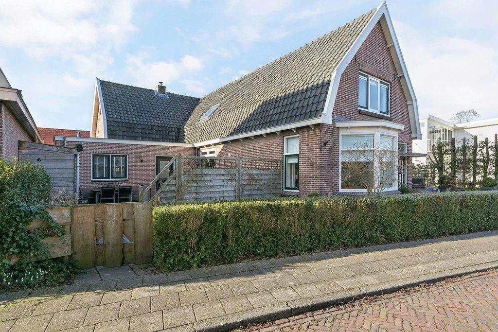 Burg. Burgerstraat 5 te Warmenhuizen Vraagprijs 299.500,= k.