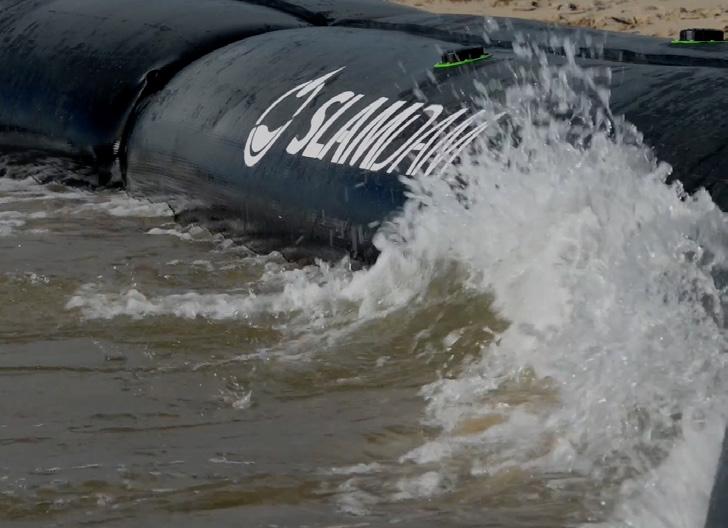 De ProfiDam is Tüv gecertificeerd en heeft een hoogte van 67 cm hoog en een lengte van 5 meter. In 6 minuten is de dam gevuld met 4700 liter water.