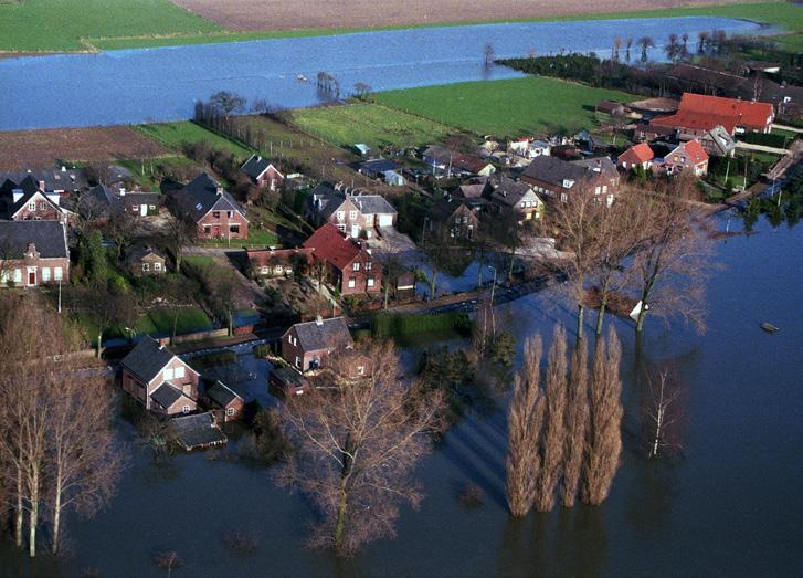 Eenvoudig en snel te vullen om snel te kunnen schakelen bij calamiteiten. De AgriDam word gebruikt voor inundatie bij land.