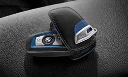 BMW INTERI incl. excl. BMW leuningtas. Zwart/grijs met blauwe accenten. 83 69 BMW sleuteletui.