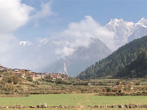 Of een wandeling richting Dupchet met zicht op de passen naar Tibet of we steken de rivier over en klimmen naar de yak-weiden richting de Lungdang-gletsjer.