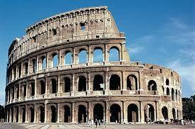 De Romeinen waren de eerste die gebruik maakten van de rondbogen die ze gebruikten in het Colosseum.