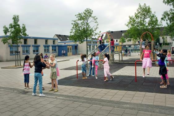 02. ONZE SCHOOL Een kleinschalige en kleurrijke basisschool aan de rand van Waterwijk!