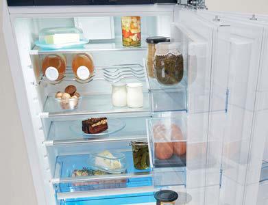 Gaat de koelkast bijvoorbeeld tussen 7.00 en 8.00 uur vaak open, dan verlaagt de koelkast voor die tijd de temperatuur zodat de koelkast na 8.