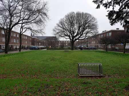 Berlage zijn twee gesloten bouwblokken met een straat ertussen samengevoegd tot een enkel ensemble waarin een verscholen buurtpark ligt.