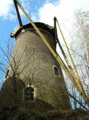2. De Volksvriend Aan de Oudestraat in Gemert staat de molen de Volksvriend.