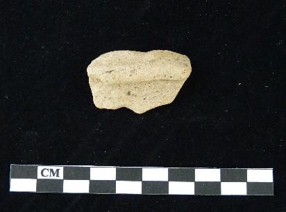 3.2 Archeologische vondsten Ondanks de oppervlakte van het terrein werd slechts een eerder geringe hoeveelheid vondstmateriaal aangetroffen bij het terreinonderzoek.