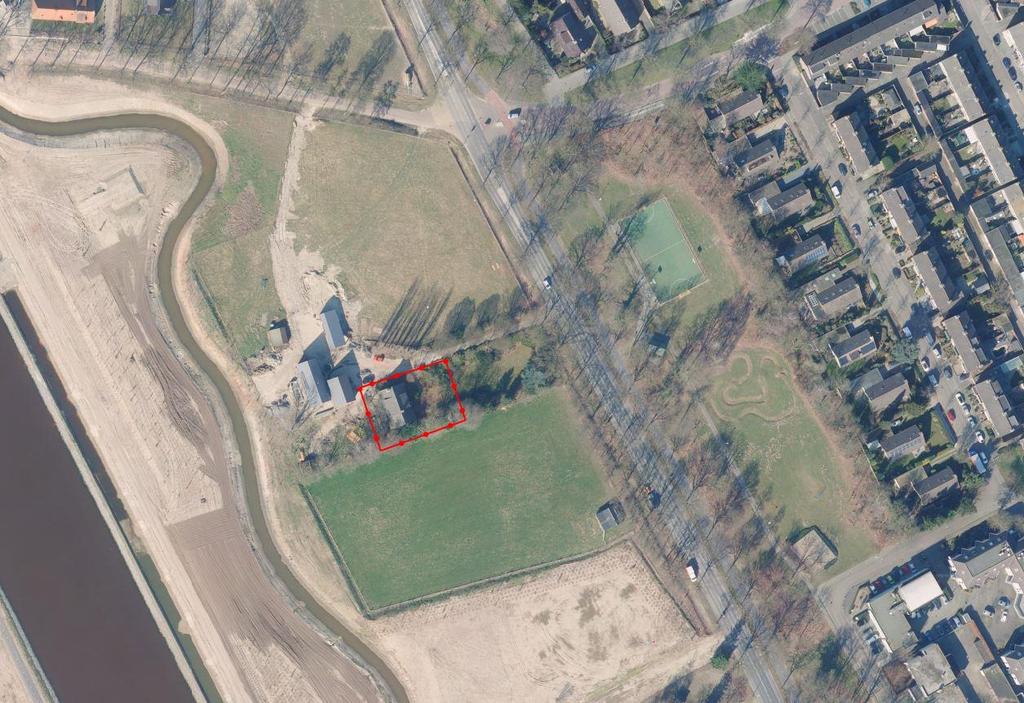 4) Aanleiding Ten tijde van het moederplan 'Kanaalpark' is de agrarische bedrijfswoning aan de Empelseweg 19 omgezet naar een burgerwoning en het bedrijfsperceel is aan de agrarische bestemming