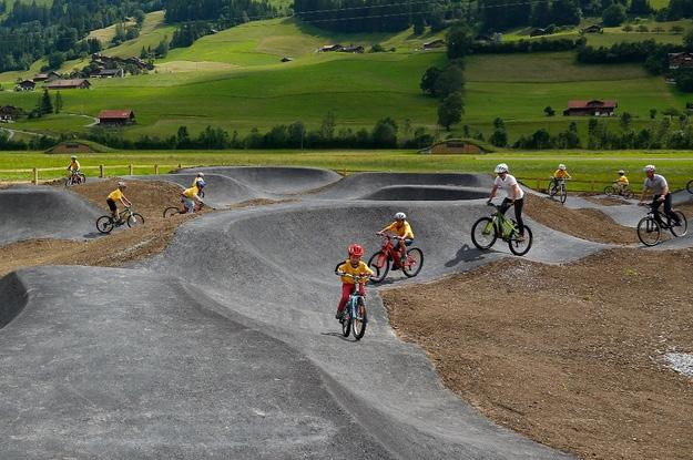 PUMPTRACK IN DRIELANDEN door