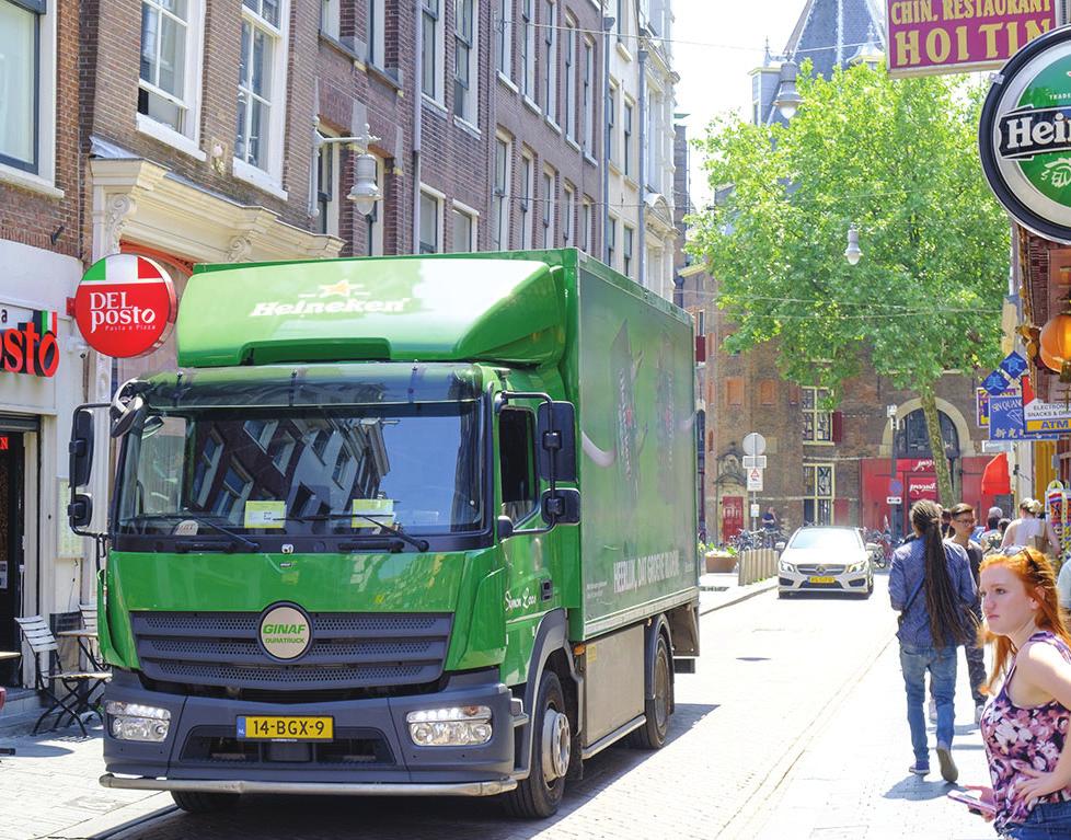 Vrachtwagens rijden zo min mogelijk lege ritten, door het slim combineren van bevoorraden en afvoeren.