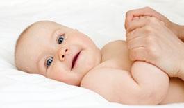 Babymassage Workshop babymassage ism CM voor mama's, papa's samen met hun baby van 6 weken tot 6 maanden oud. Do 4 april I 13u30-15u30 I Consultatiebureau Kind & Gezin I Mgr.