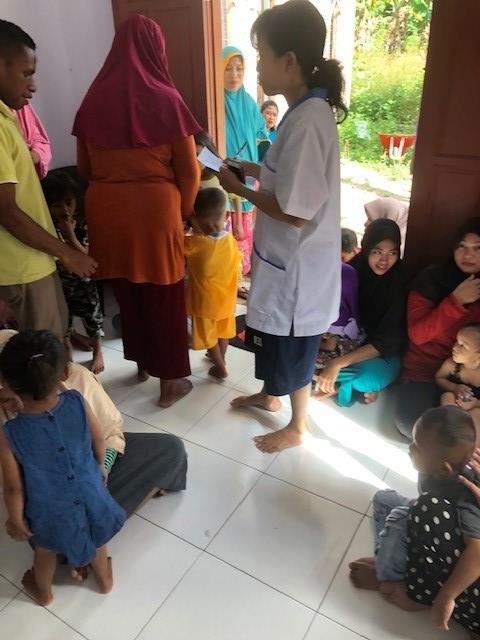 die Nia heeft gemaakt nog eens terugkijk besef ik dat er veel ondervoeding is. Hierdoor zie je ook dat de groei van de kinderen geremd is en dat de kinderen kleiner zijn dan elders in Indonesië.
