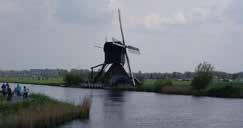 Rond 1500 De Blokweerse wipmolen staat op de plek waar de oudste molen heeft gestaan. In 1997 is deze molen afgebrand en opnieuw opgebouwd.