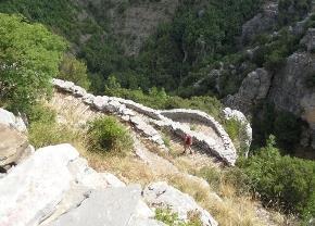 De accommodatie biedt vanuit het gezellige terras een prachtig uitzicht over de Zagoria. De gastvrouw is een prima kok!
