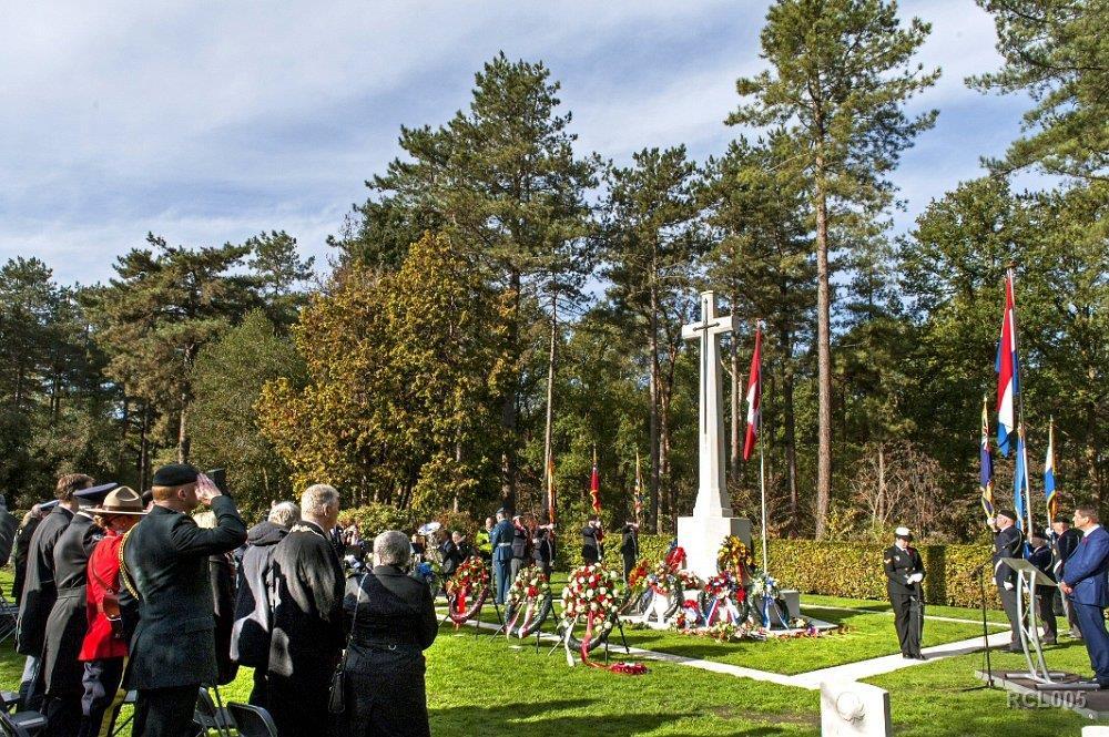 Organisaties, comités ondersteunen door het geven van advies op (RCL) ceremonieel en organisatorisch gebied van een ceremonie waarbij Canadese militairen worden herdacht.