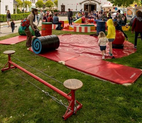 4/ Dinsdag 23 juli 14u00 tot 15u00: workshop Circusplaneet vanaf 5 jaar in samenwerking met MiraMiro Met trots presenteren Circusplaneet en Het Kabinet een nieuw workshopconcept.