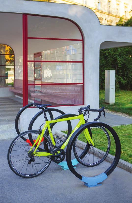 gomez NEW 2018 Een fietsenrek met een minimalistische ronde vorm zorgt voor een uniek profiel.