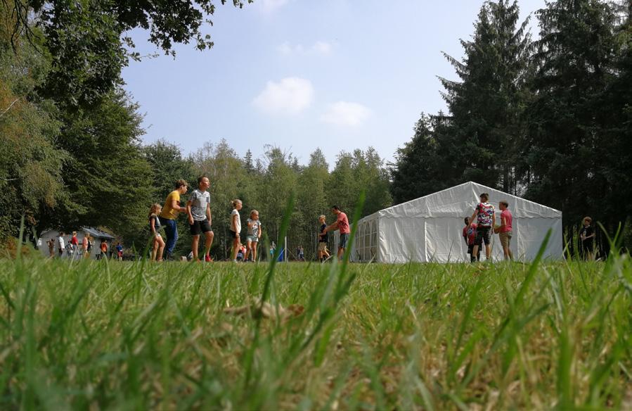 Kamp E Zin in een weekje in het bos met vriendinnen en vooral zonder papa en mama? Kamp E komt er van 17 tot en met 24 augustus weer aan! De leiding is er al klaar voor, jullie ook?