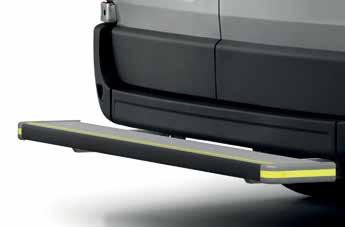 Opstap/bumper De Q-Step aluminium opstap/bumper vergemakkelijkt het in- en uitstappen van de laadruimte van de auto en biedt bescherming bij lichte aanrijdingen.