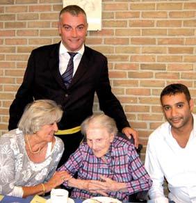 Mme De Beule a fêté son 100è anniversaire le 1er juillet 2009 au Home Heydeken, en présence de Mme Dehing, échevine représentant la commune,