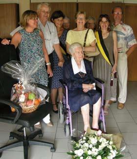 De Beule heeft haar 100ste verjaardag gevierd op 1ste juli 2009, in de Home Heydeken, in aanwezigheid van Mw. Dehing, Schepen, en Mw.