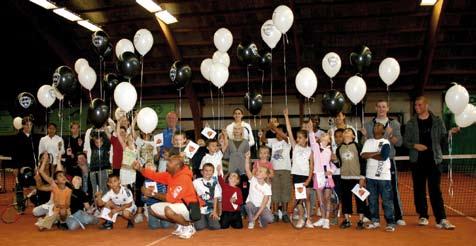 VIE LOCALE / LEVEN HIER EN NU SPORT Activité tennis pour les enfants proposée en marge de l Iris Trophy, tournoi organisé par le Royal