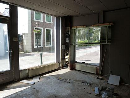 De vrijwilligers van TERRA zijn inmiddels vol goede moed begonnen aan de eerste stappen: schoonmaakklussen en het verven van de plafonds en muren.