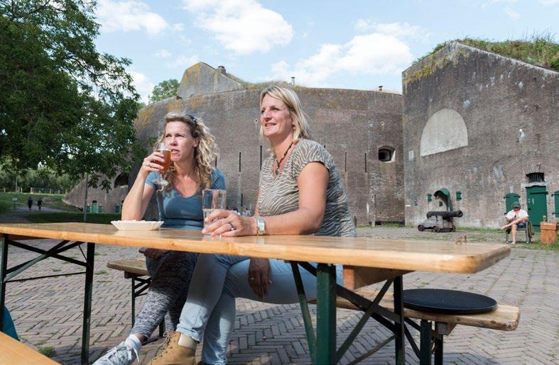 15 km Fort Everdingen GOILBERDINGERPAD Wandelen door weilanden en de uiterwaarden van de Lek, langs fort Everdingen, over historische dijken en dwars door boerenland.