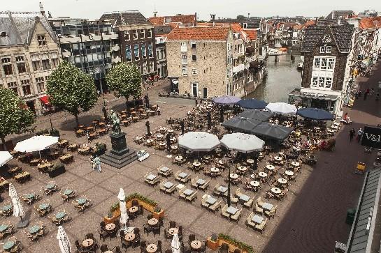 Goed voorbeeld van een gezamenlijke aanpak is de Voorstraat Noord waar bewoners en ondernemers samen optrekken in het straatbeeld.