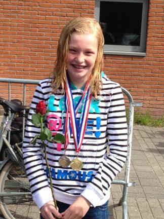 Kringkampioenschappen 1 en 2 Op zondag 11 mei werd de eerste Kringwedstrijd gezwommen in het Sloterparkbad in Amsterdam, een 50 meter bad!