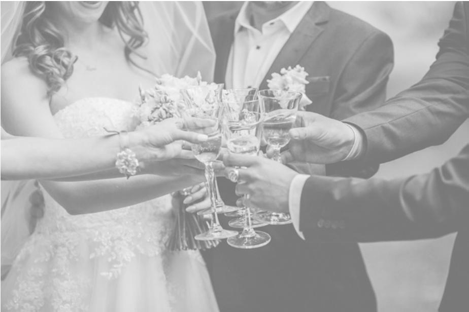 Tijdens kantooruren zijn wij telefonisch bereikbaar van maandag t/m donderdag van 10.00uur tot 14.00uur. Dit is een bewuste keuze om de resterende tijd in onze aspirant en professionele weddingplanners te steken.